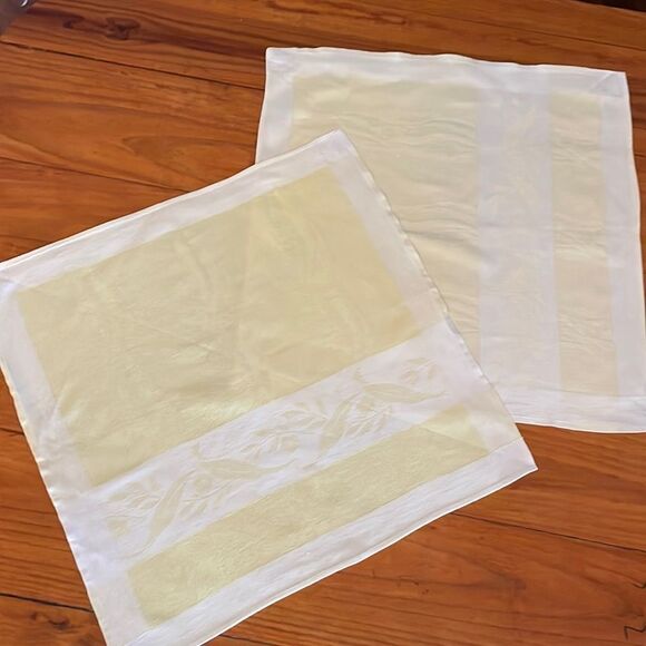 Set of 2 vintage-1980s-16.5” x 16.5” yellow/cream hemmed embossed cloth napkins - Picture 1 of 10